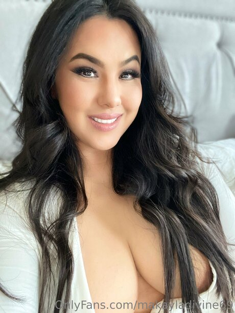 Makayladivine69 nudes model archive