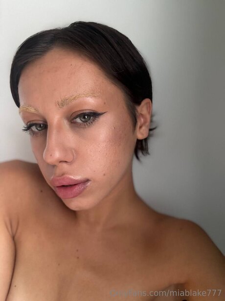 Ana Ji nude pornstar image