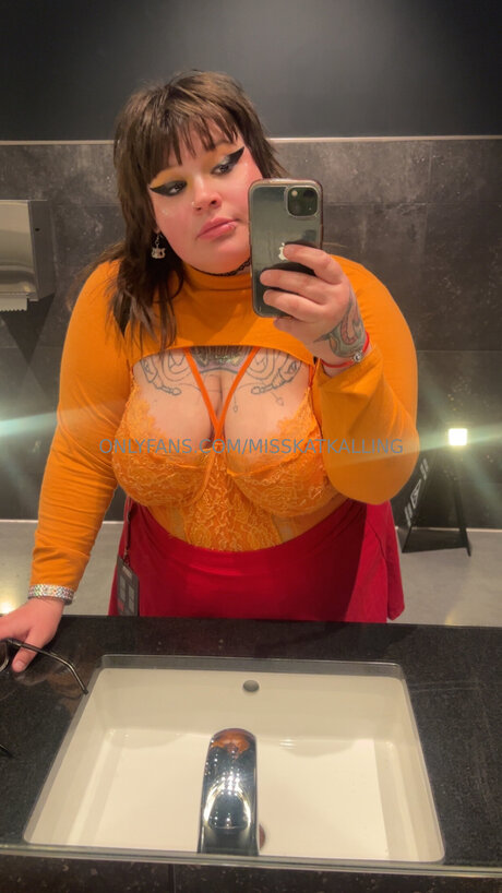 Misskatkalling model nude pic