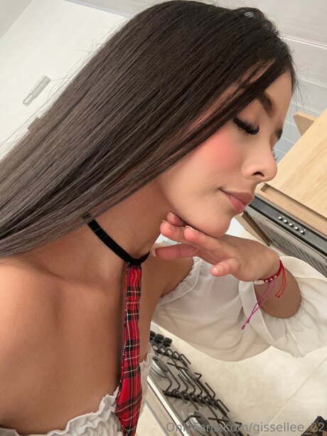 Gissellee 22 sexy model images