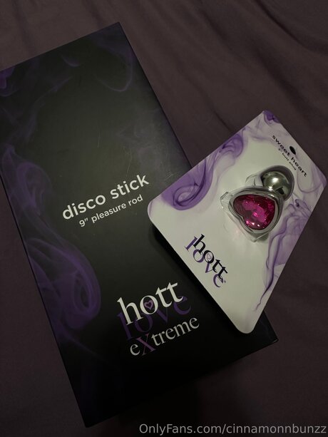 Cinnamonnbunzz nude star pictures