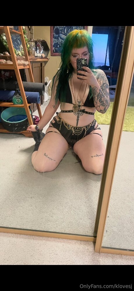 Klovesj model nude archive