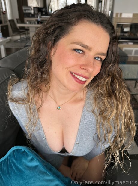 Lilymaecurls hot star galleries