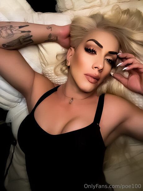 Poe100 pornstar sexy pics