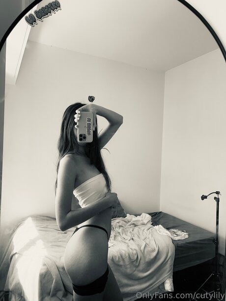 Cutylily star erotic image