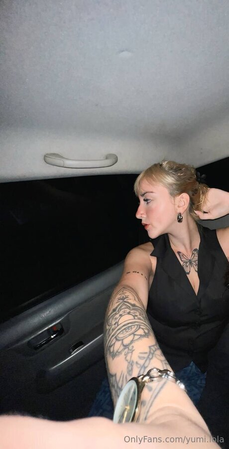 Yumi Lola model naked pic