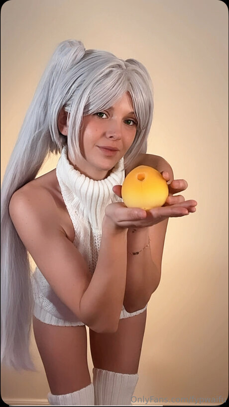 Fypwaifu xxx star photo