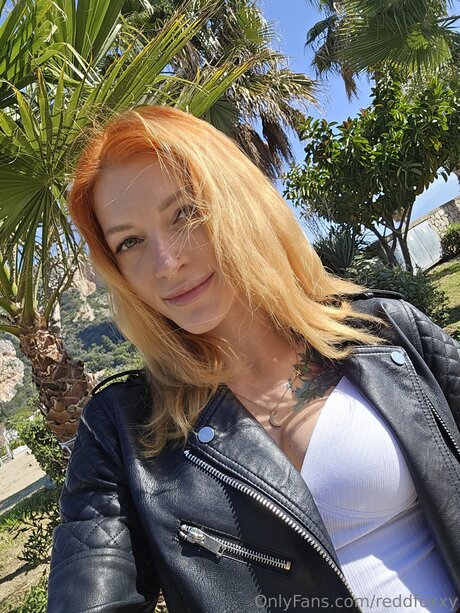Reddfoxxy model perfect photos