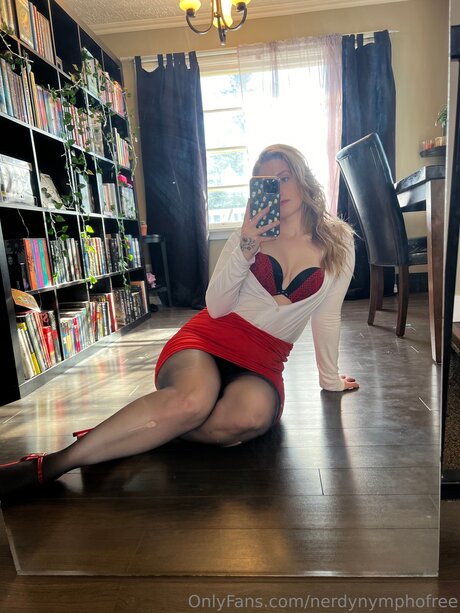 Nerdynymphofree sexy actress pic