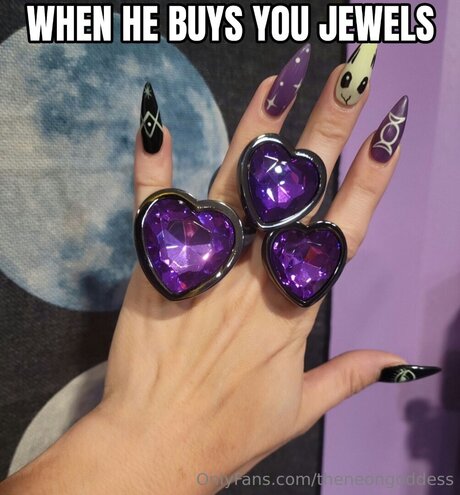 Theneongoddess model top photo