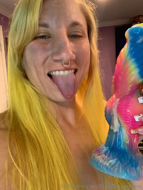 Theneongoddess free model pic