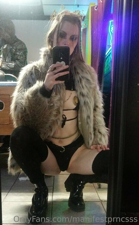 Manifestprncsss pretty star pics