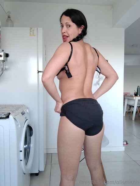 Olismithh model pornographic images