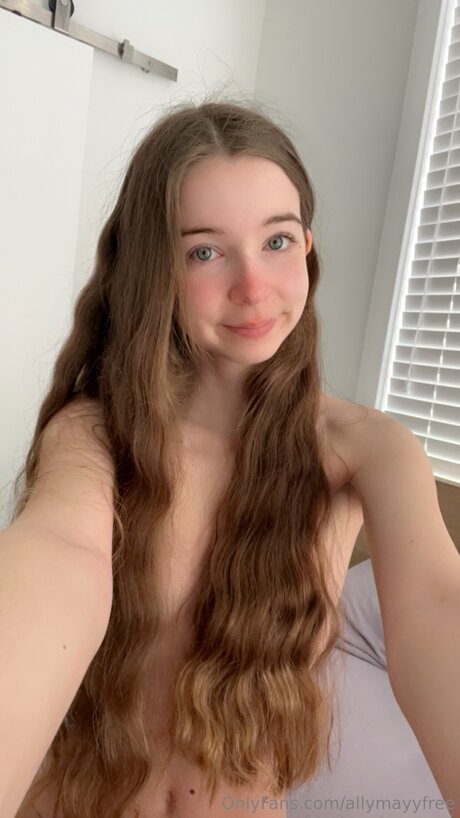 Allymayyfree star nude photos