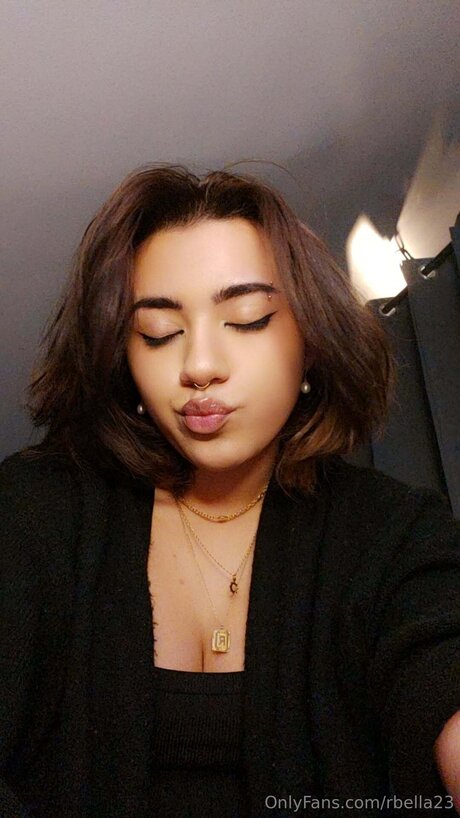 Rbella23 model erotic photos