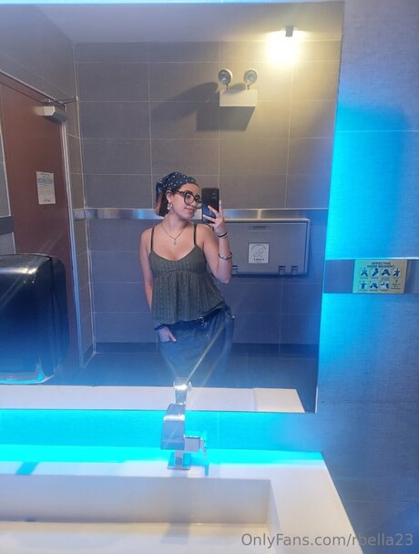 Rbella23 hot star image