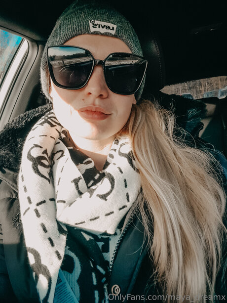 Maya Dreamx sexy pornstar image