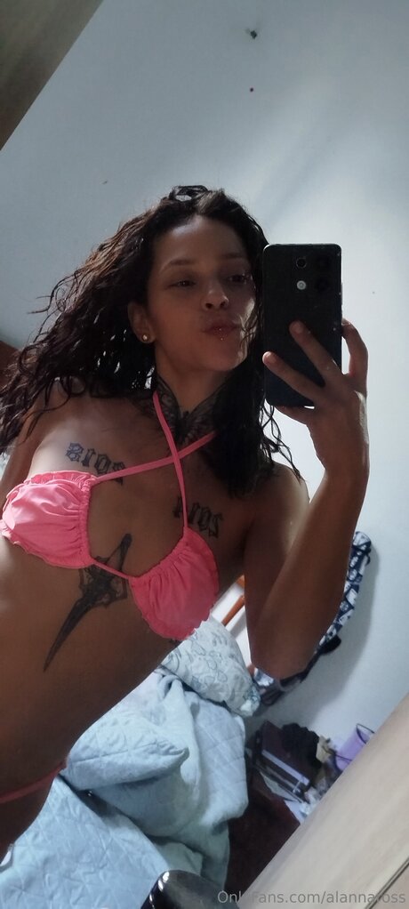 Alannaross top model photo