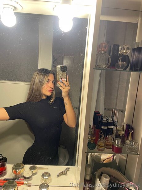 Sydneydyerx pornstar hot gallery