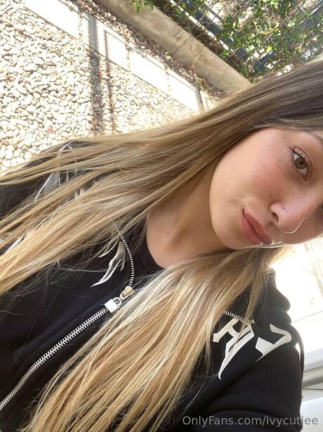 Ivycutiee pornstar sexy picture