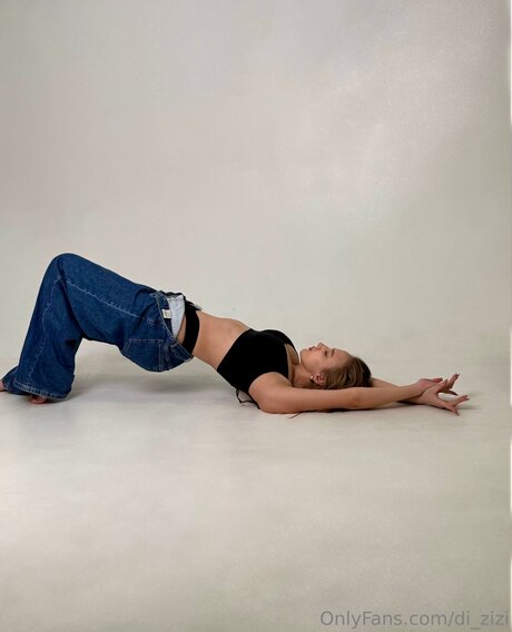 Di Zizi art actress pic