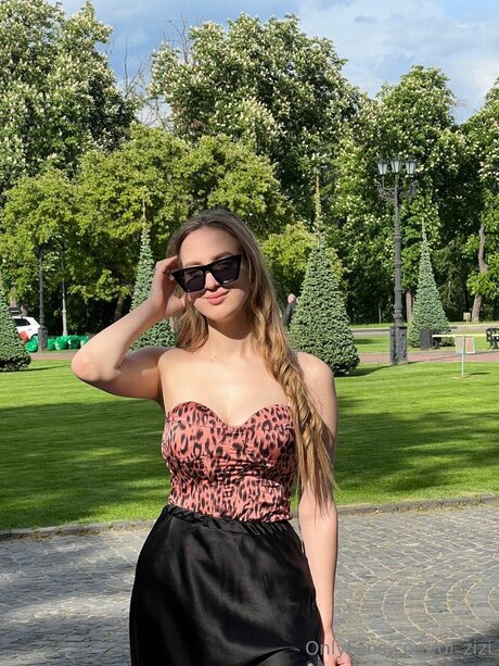 Di Zizi naked star images