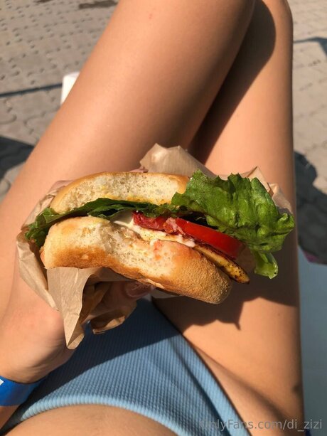 Di Zizi art pornstar galleries