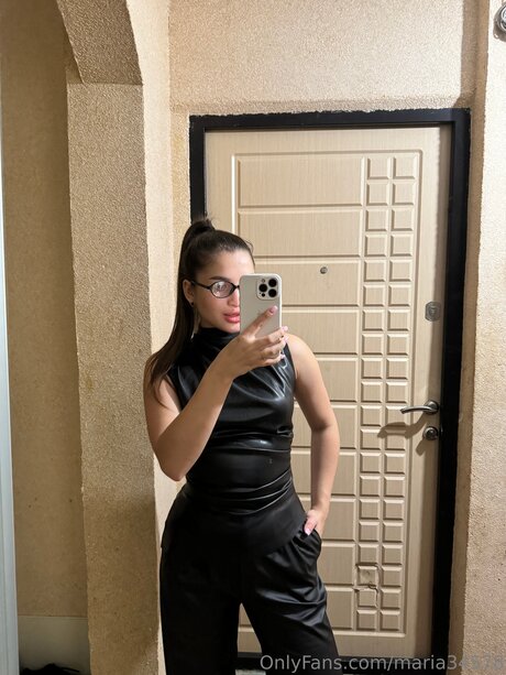 Maria34578 naked model img