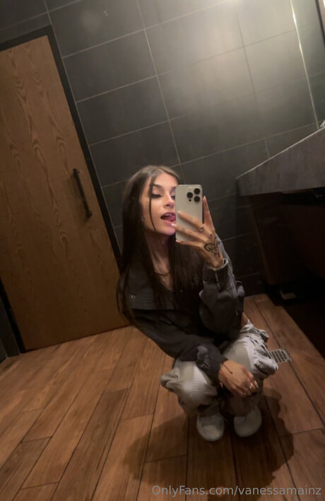 Vanessamainz hd pornstar pics