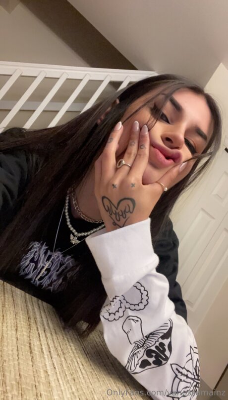 Vanessamainz model naked img