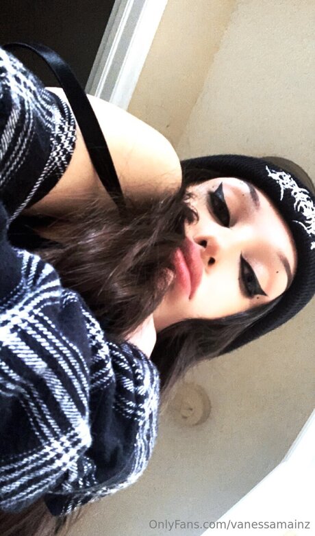 Vanessamainz sex model images