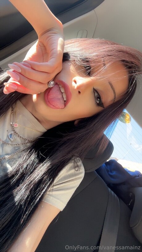 Vanessamainz star porn photo