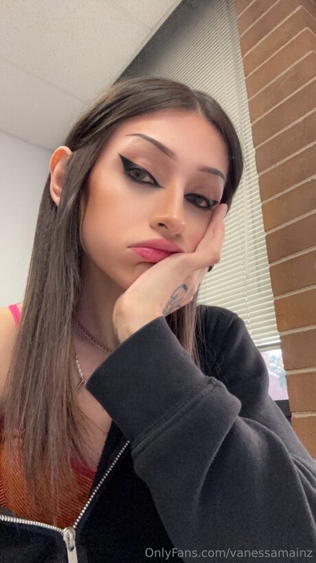 Vanessamainz free actress galleries