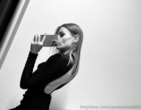 Youneedme666 erotic pornstar pic