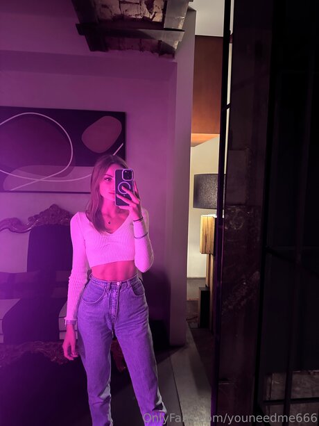 Youneedme666 pornstar erotic photo