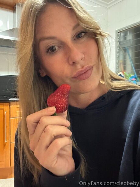 Cleobeby model free photo