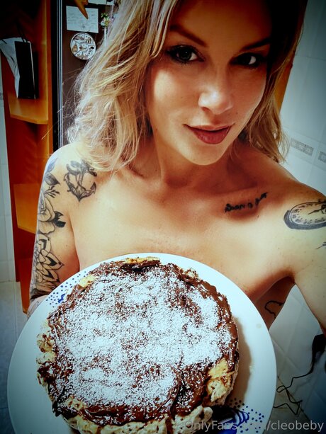 Cleobeby pornographic actress photo