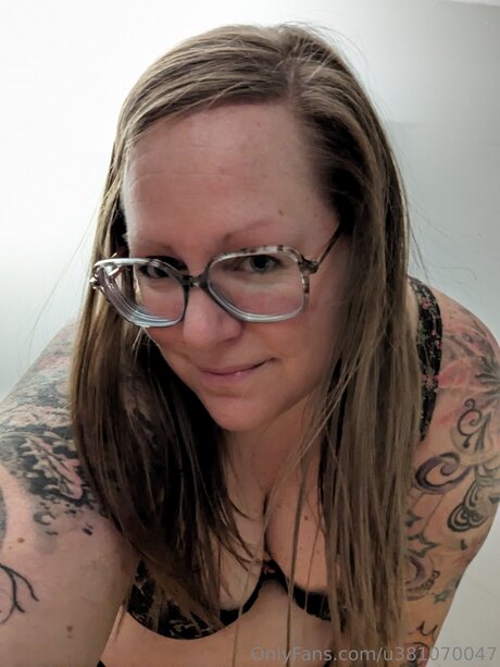 U381070047 pretty actress image