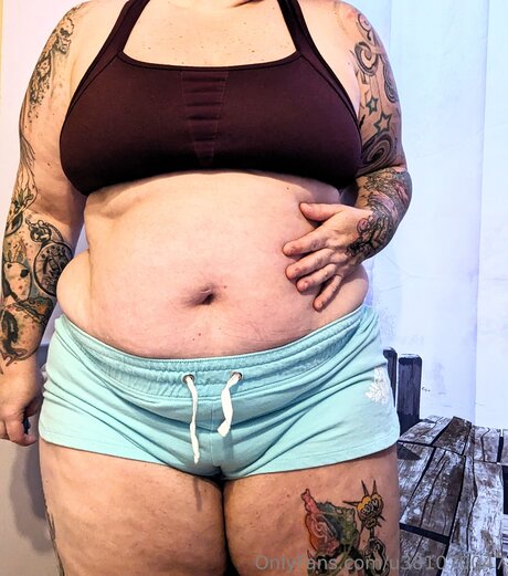 U381070047 high quality model photo