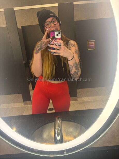 Cannabitchcam hot actress gallery
