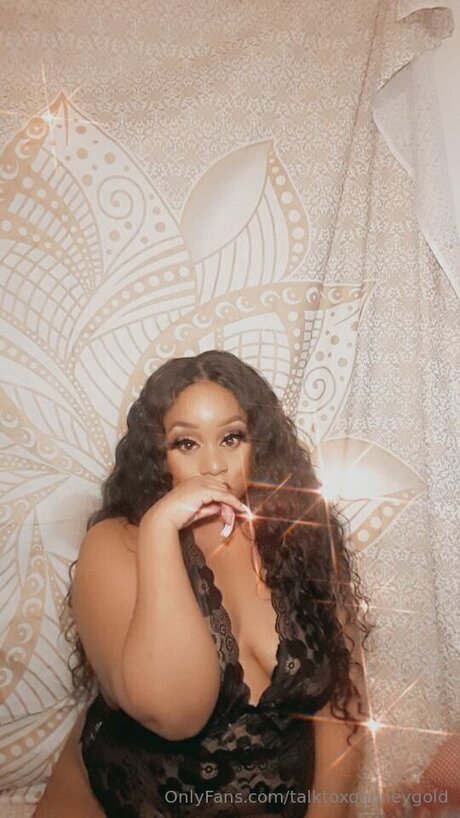 Talktoxohoneygold model xxx photos