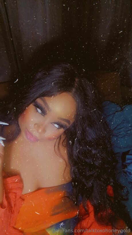 Talktoxohoneygold xxx pornstar photos
