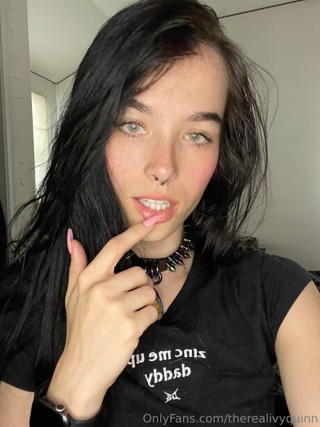 Ivyquinn Tv model exclusive pics