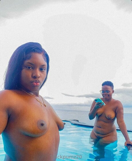 Macki22 naked model images