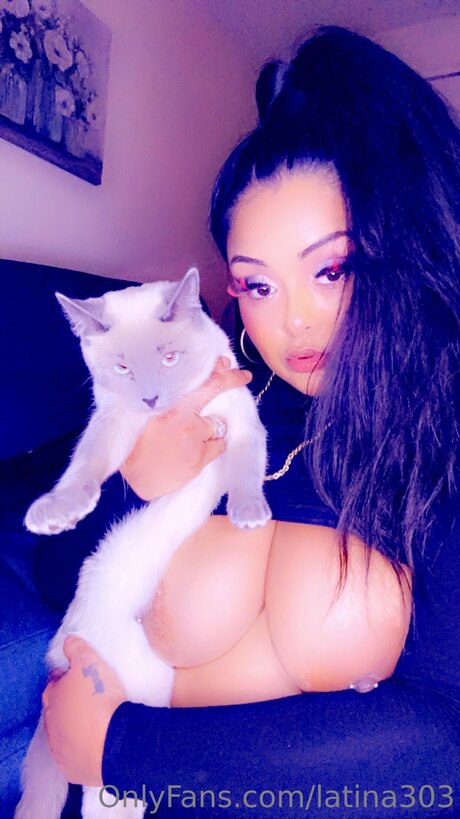 Latina303 star sexy photos