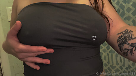 Mommakk33 star exclusive picture