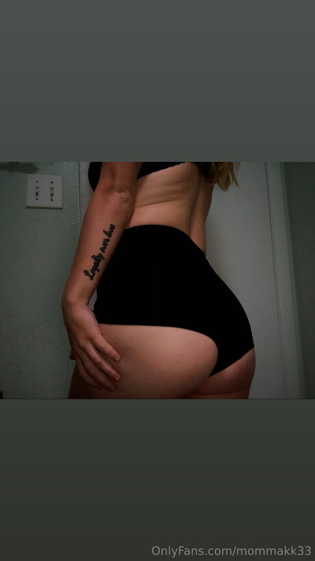 Mommakk33 pornstar nudes photos