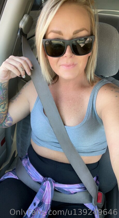 U139249646 high quality model images