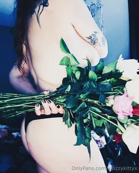 Xdizzykittyx star naked galleries