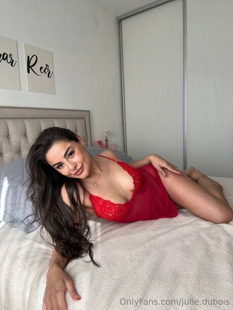 Julie Dubois model top picture